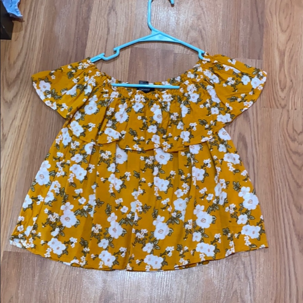 Forever 21 off the shoulder blouse with frill